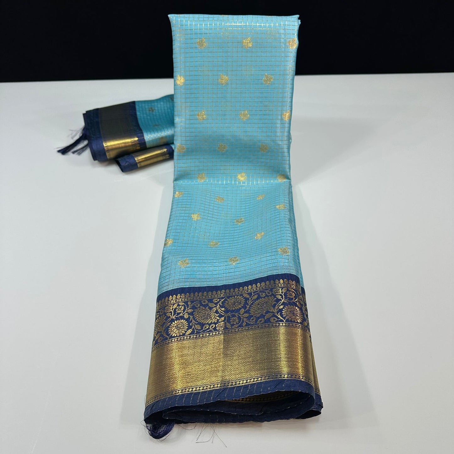 Classic Semi Vintage Saree Gadwal Checks