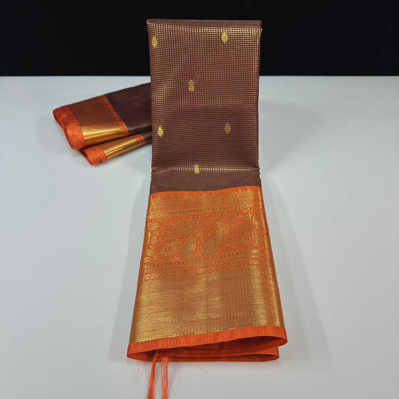 Viral vintage semi premium soft silk Gadwal saree