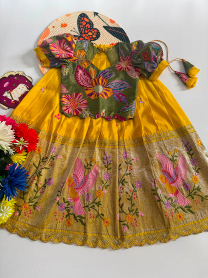 Kids cute position printed cute embroidery set