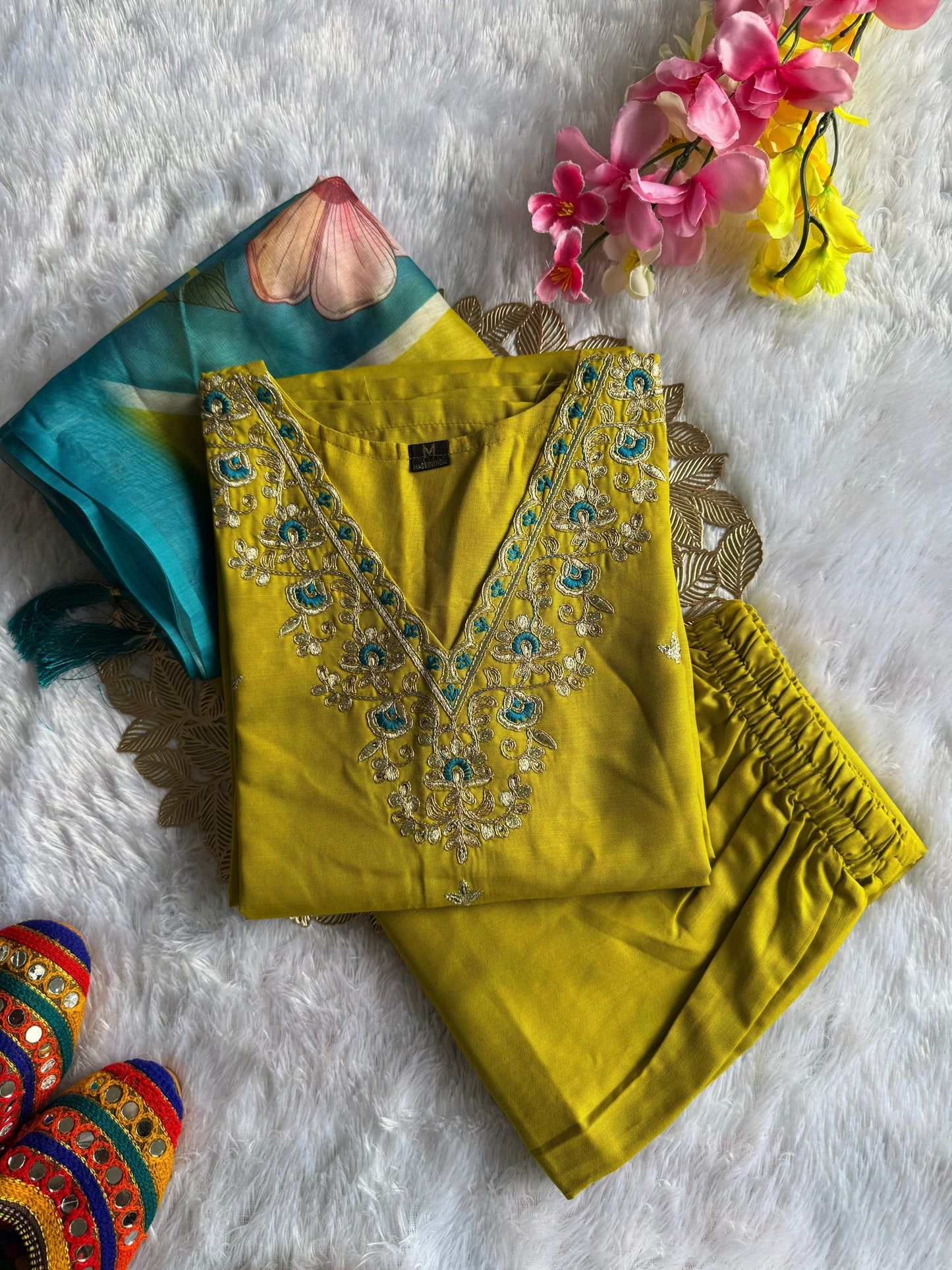 Beautiful embroidery kurti Pant Dupatta set