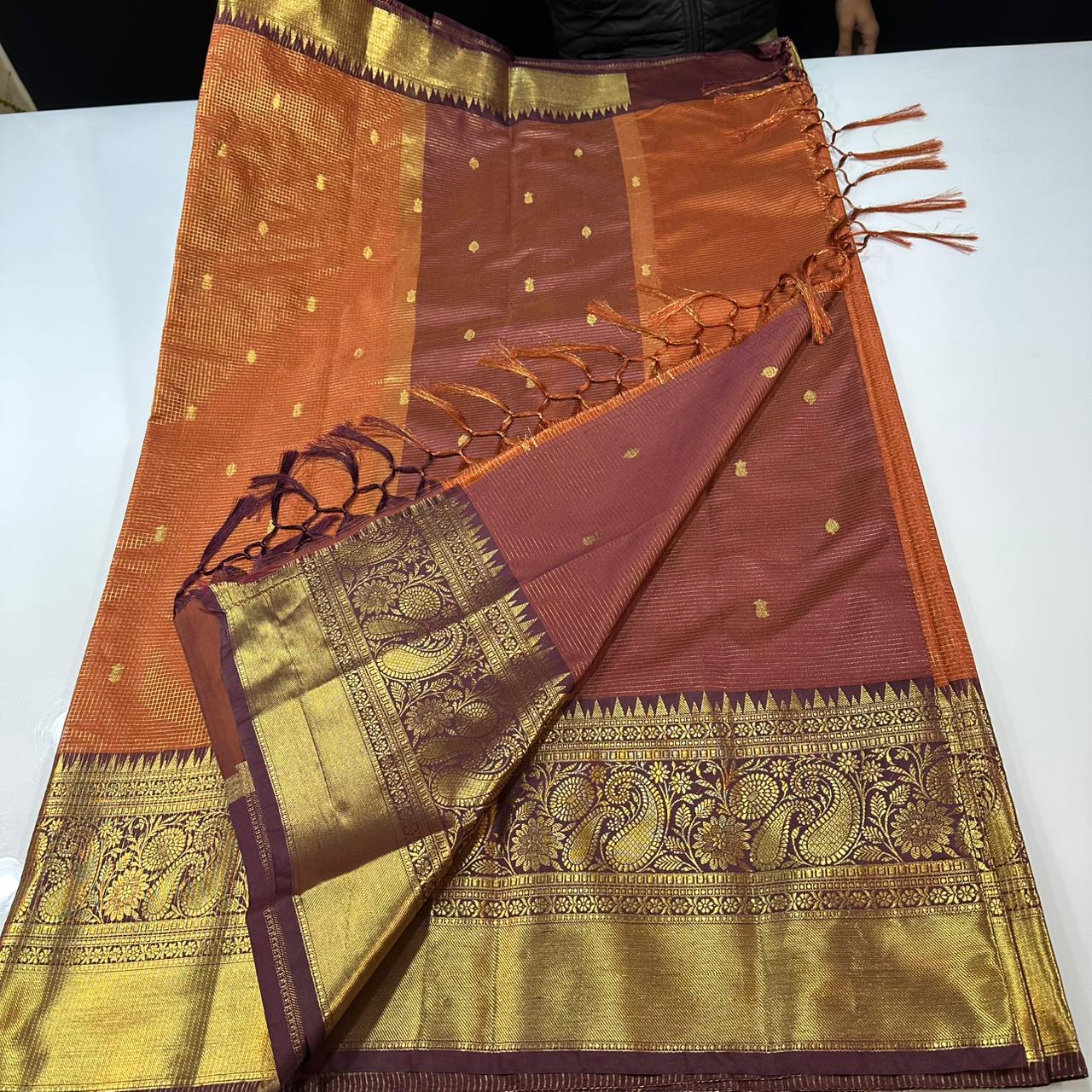Viral vintage semi premium soft silk Gadwal saree