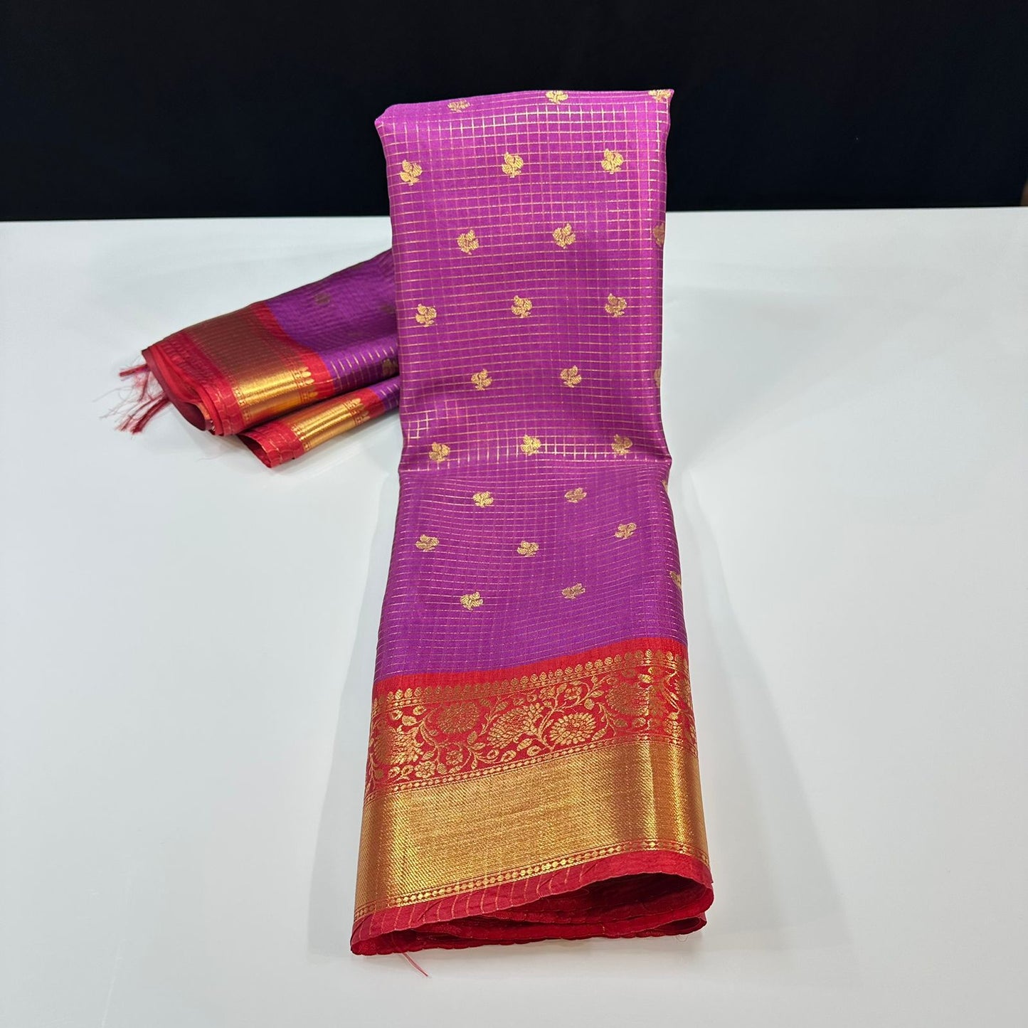 Classic Semi Vintage Saree Gadwal Checks