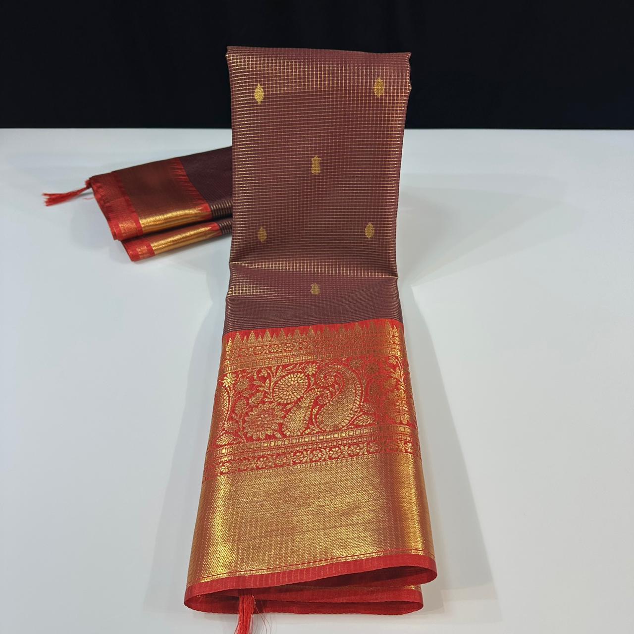 Viral vintage semi premium soft silk Gadwal saree