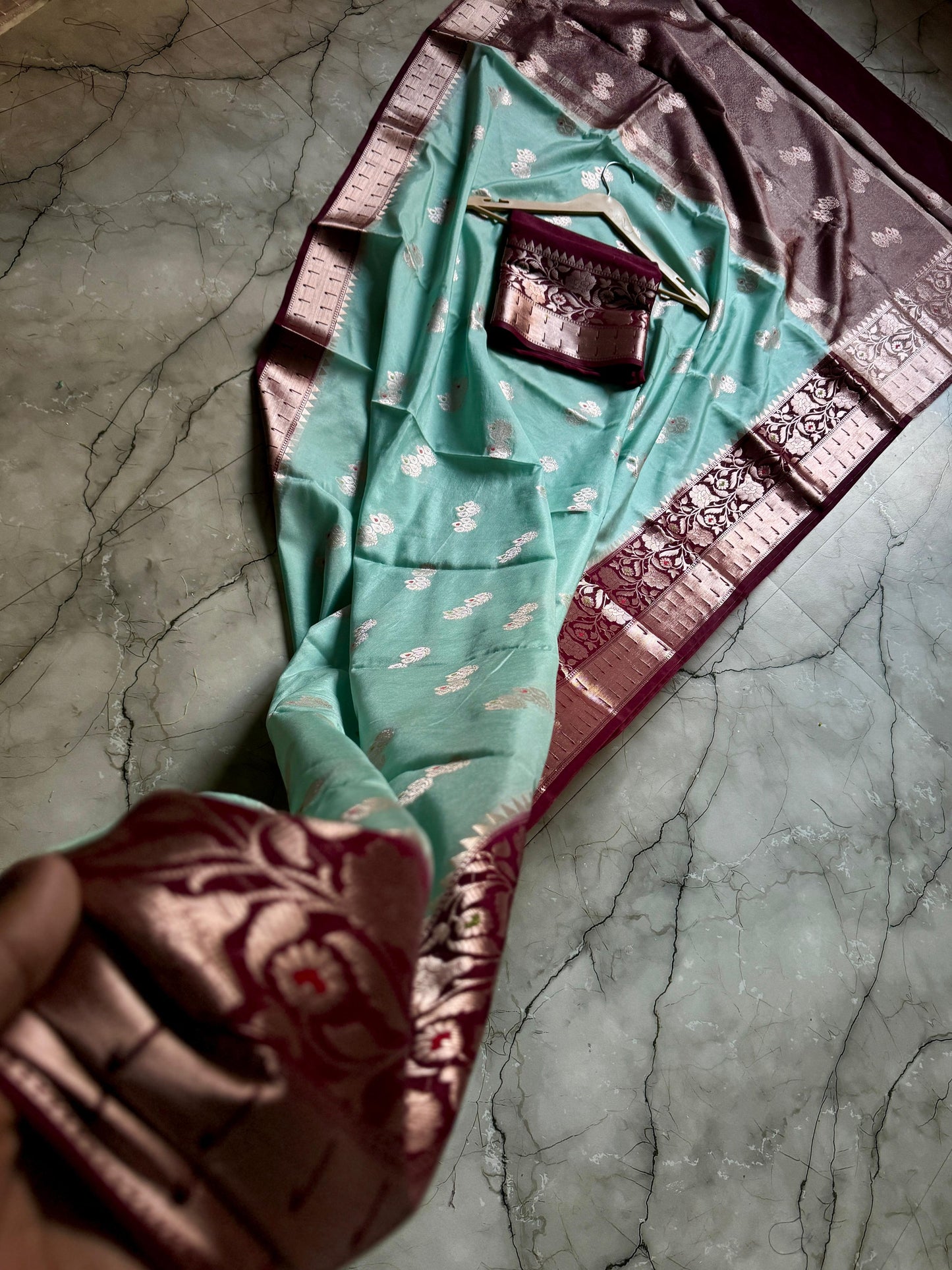 Handloom  colourful Row Mango Vintage saree