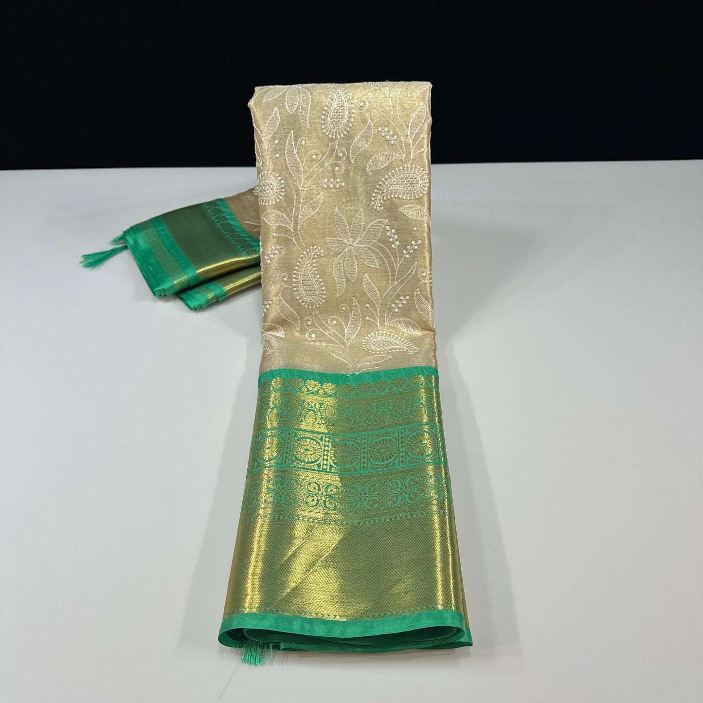 Viral Banarsi tissue chikankari jaal embroidery vintage sarees