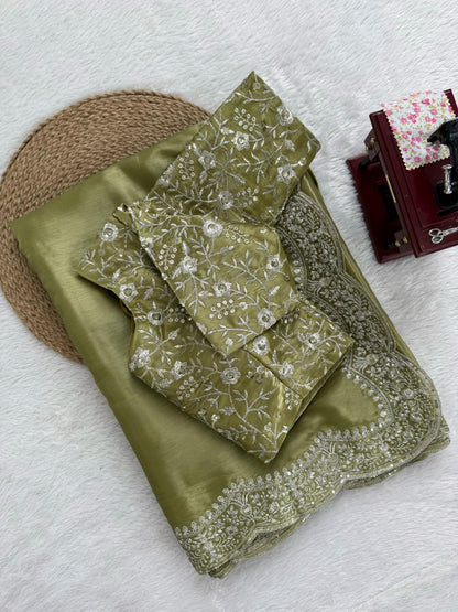 Trendy Saree Jimmy Cho sequences look.