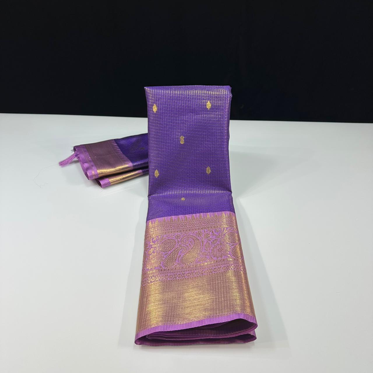 Viral vintage semi premium soft silk Gadwal saree