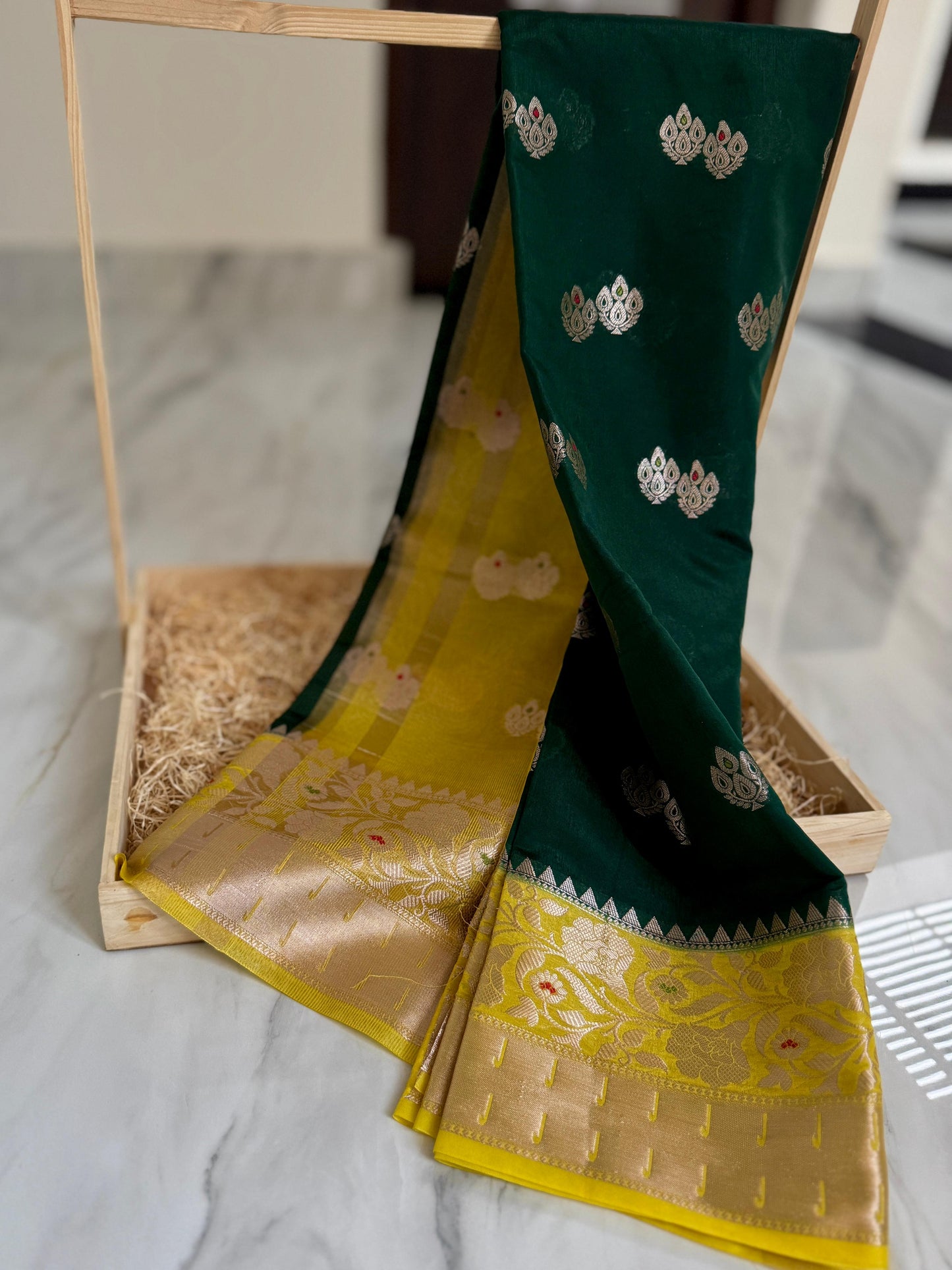 Handloom  colourful Row Mango Vintage saree