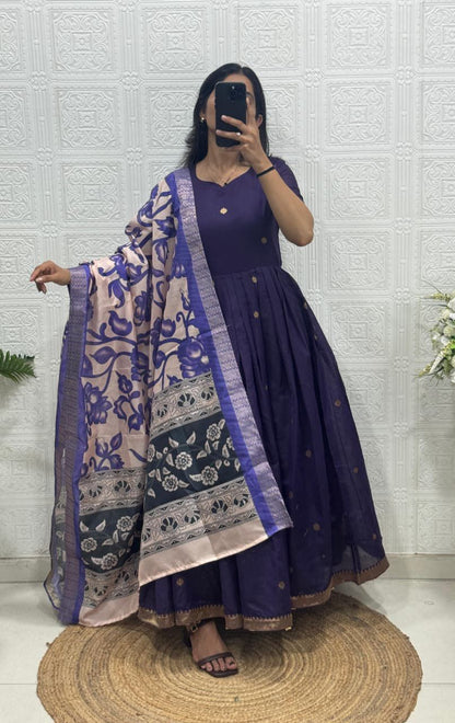 Classic look weaving zari gown with dupatta