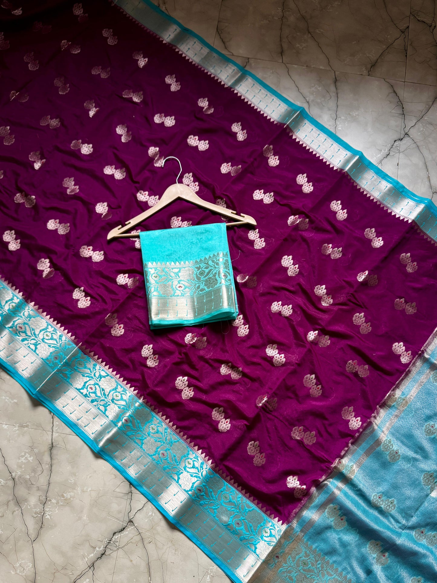 Handloom row mango premium vintage vibe festival wear saree