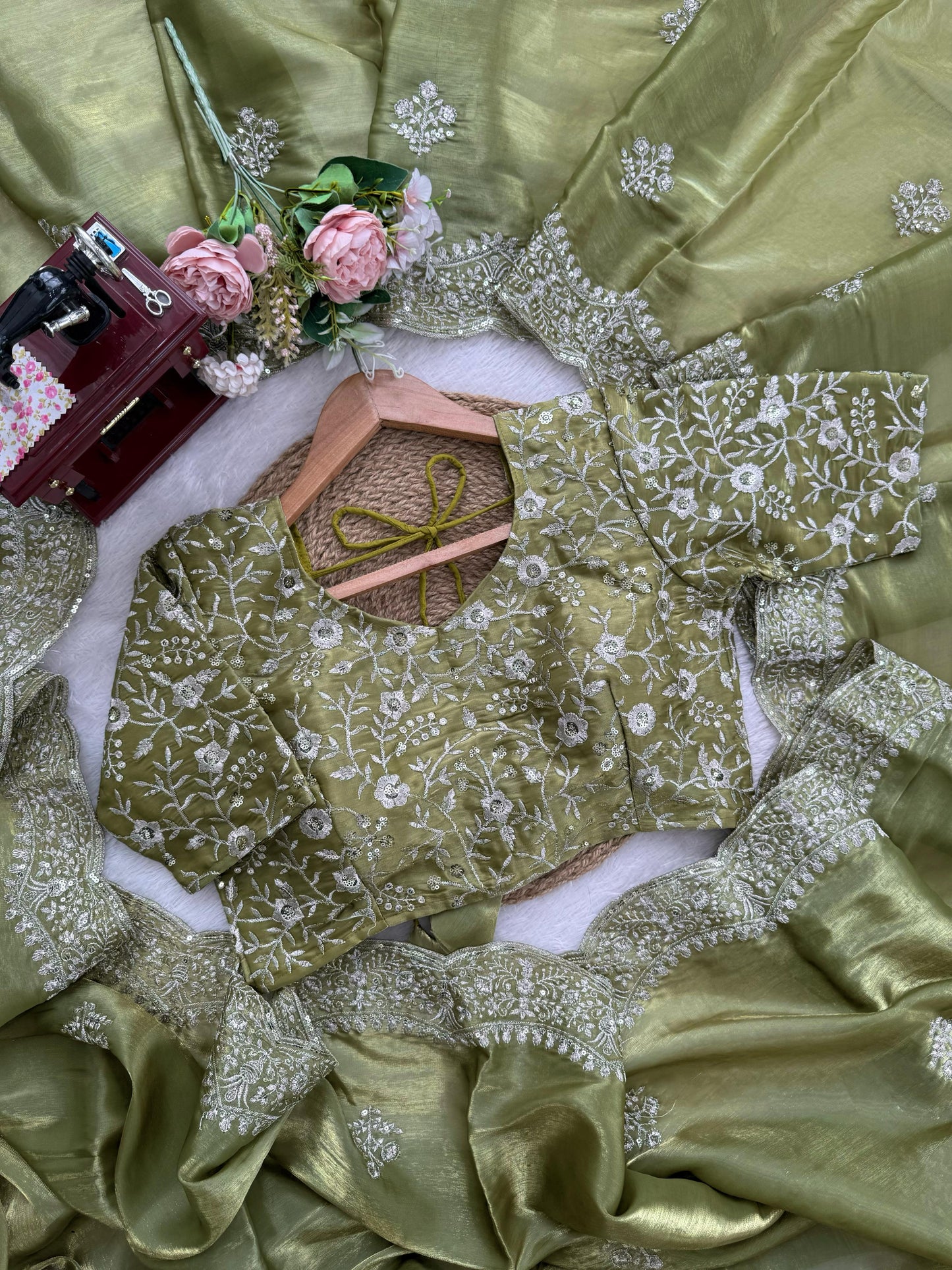 Trendy Saree Jimmy Cho sequences look.