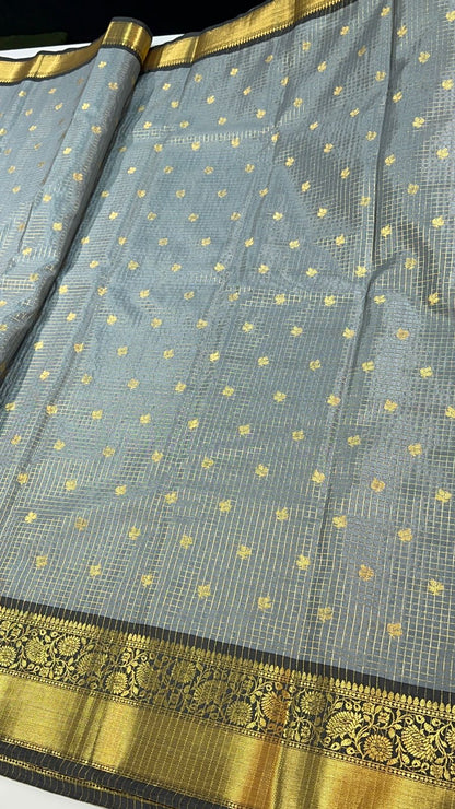 Classic Semi Vintage Saree Gadwal Checks