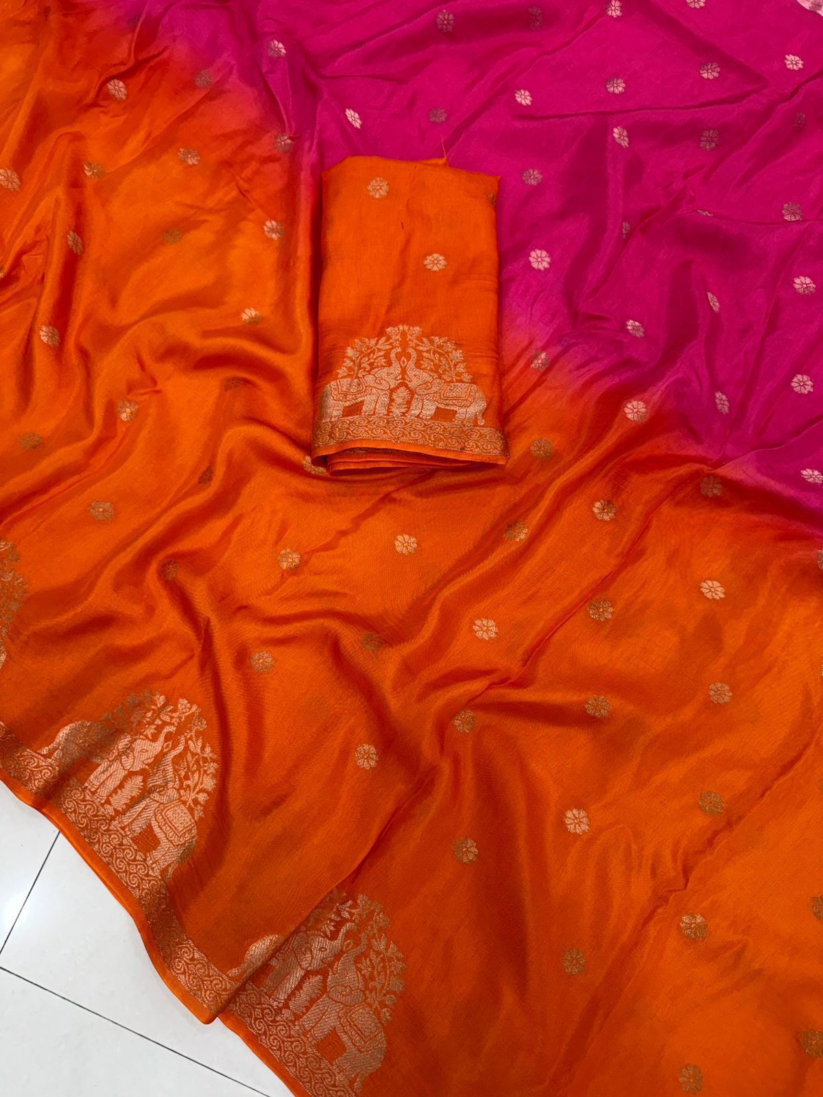 Trending 2D pure muslin shaded saree
