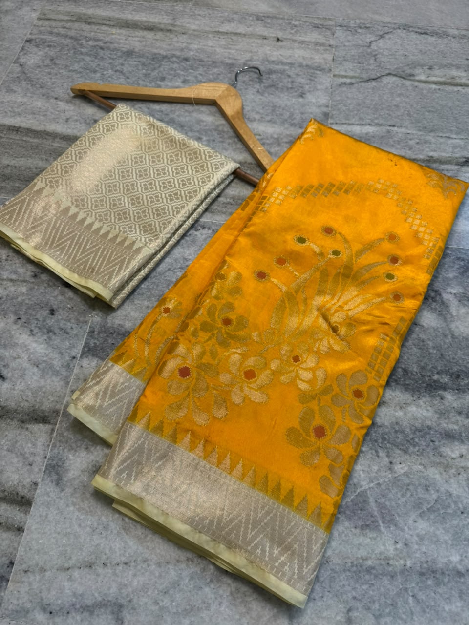 Banarasi trending dupian soft silk sarees