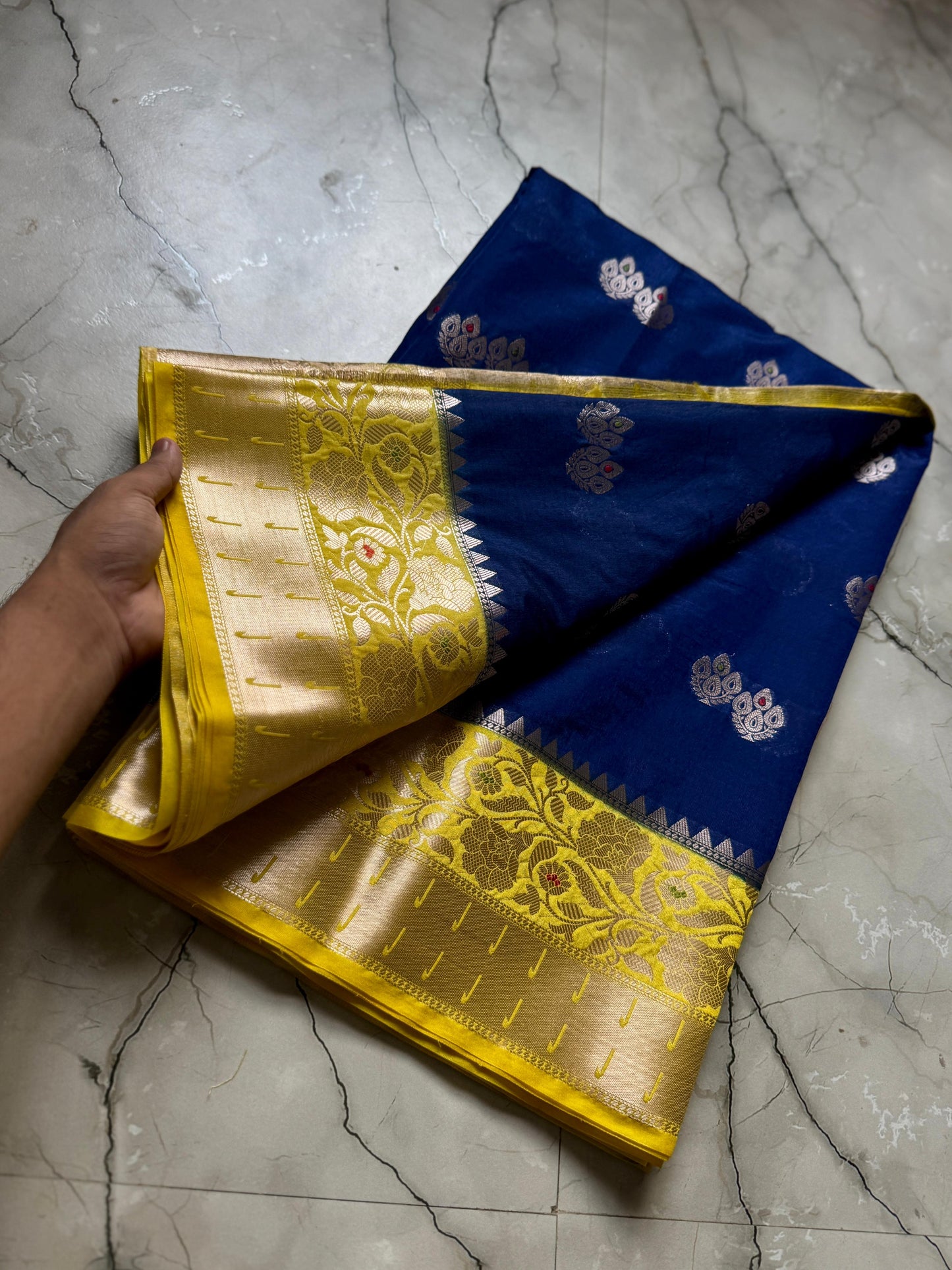 Handloom row mango premium vintage vibe festival wear saree