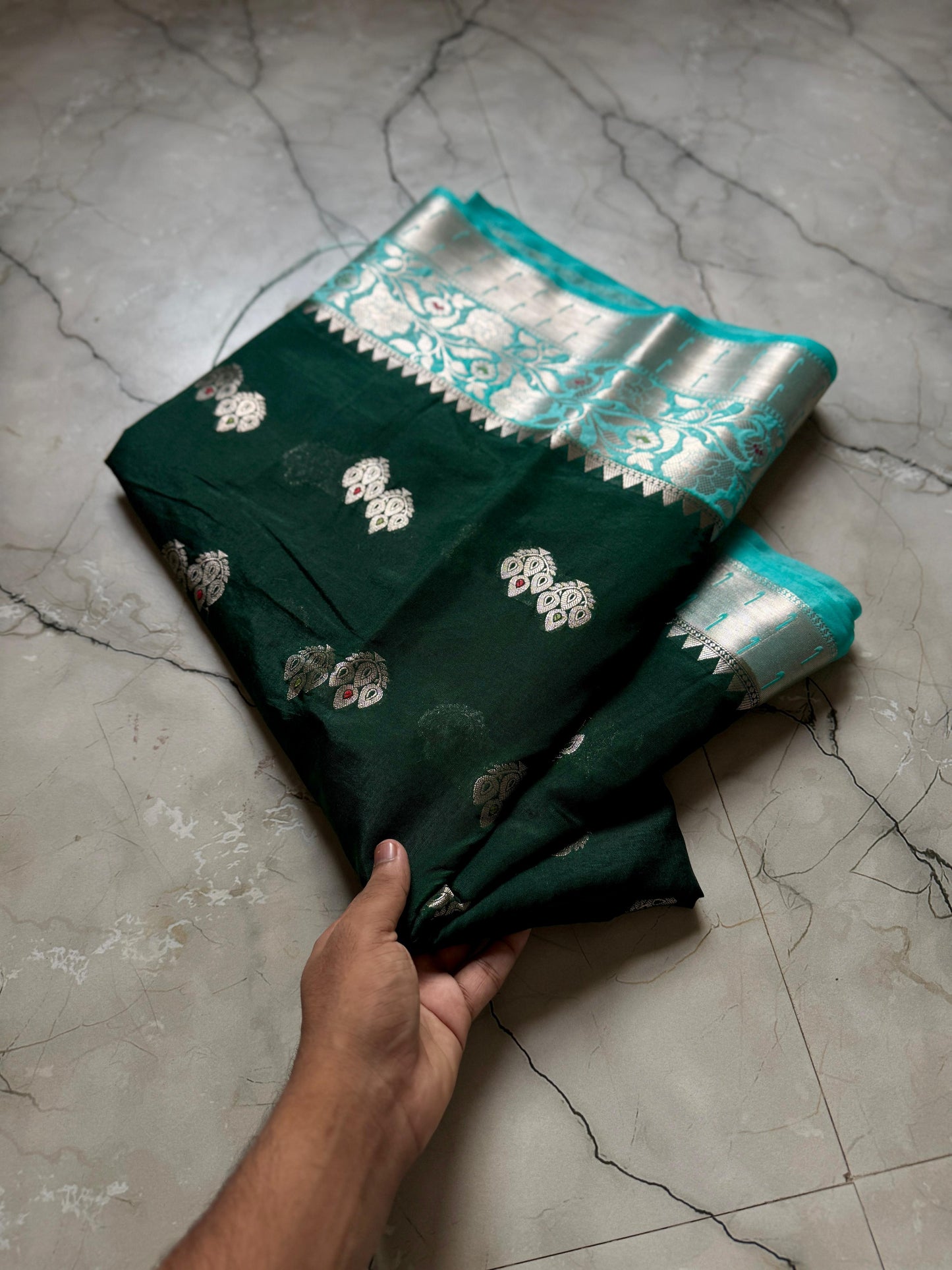 Handloom row mango premium vintage vibe festival wear saree
