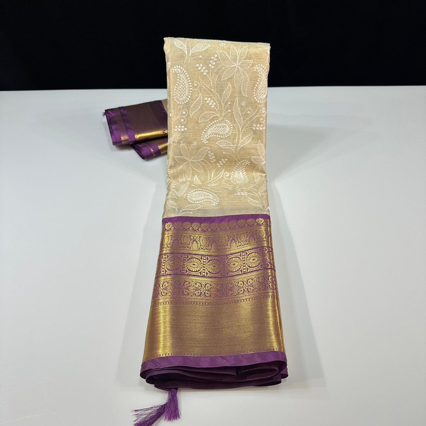 Viral Banarsi tissue chikankari jaal embroidery vintage sarees