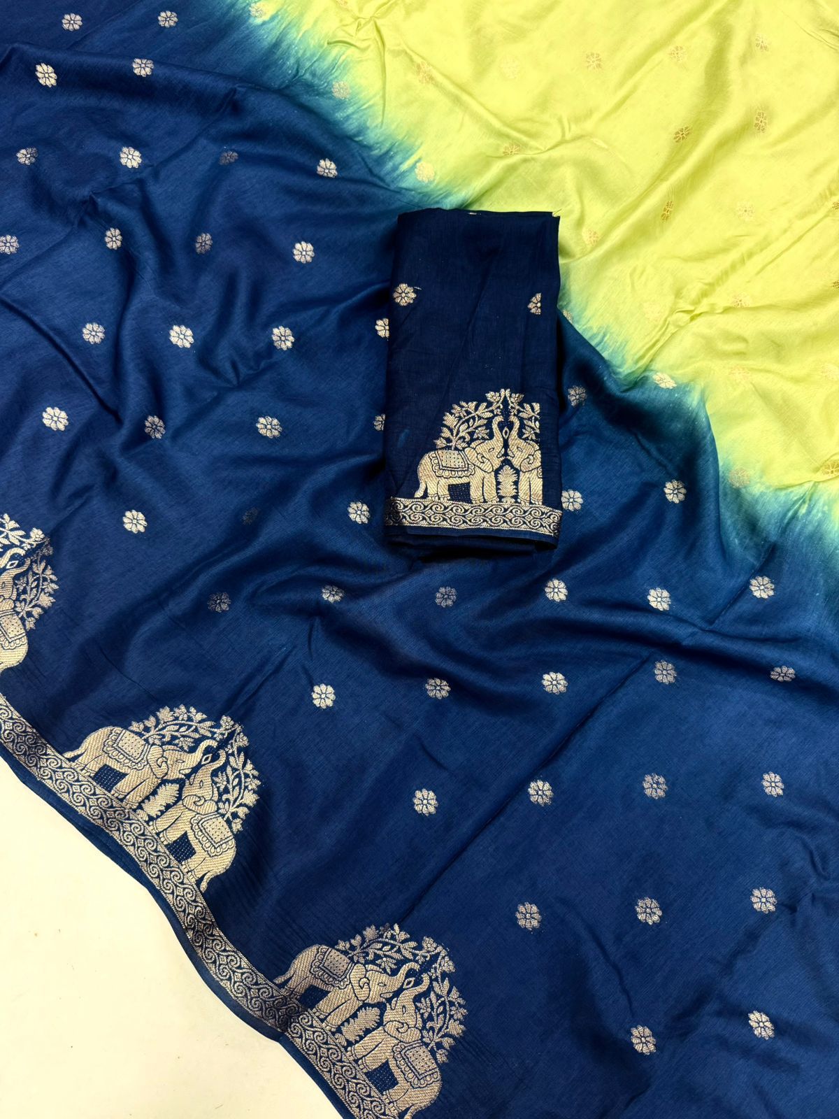 Trending 2D pure muslin shaded saree