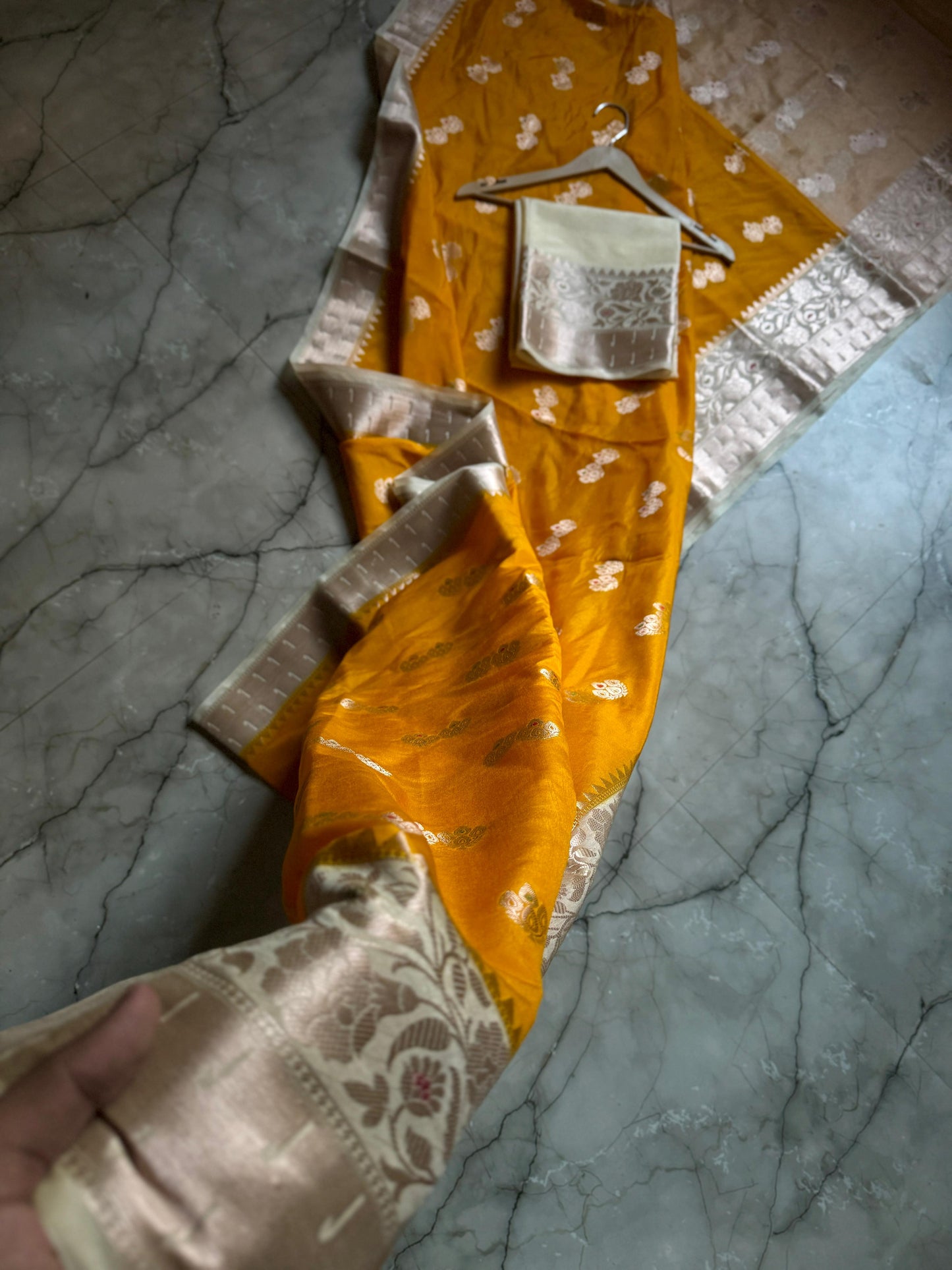 Handloom  colourful Row Mango Vintage saree