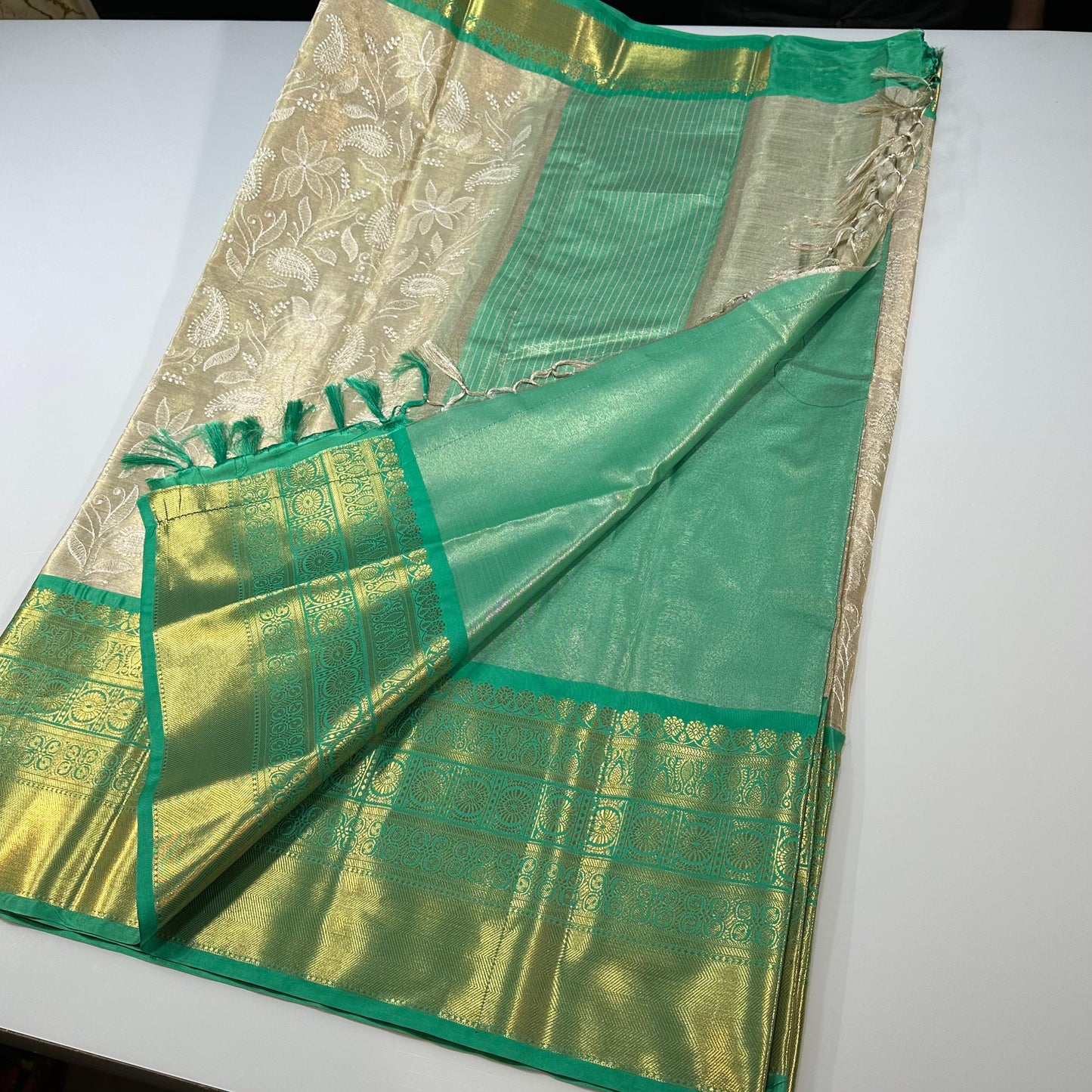 Viral Banarsi tissue chikankari jaal embroidery vintage sarees