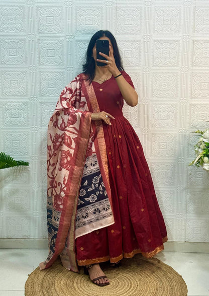 Classic look weaving zari gown with dupatta