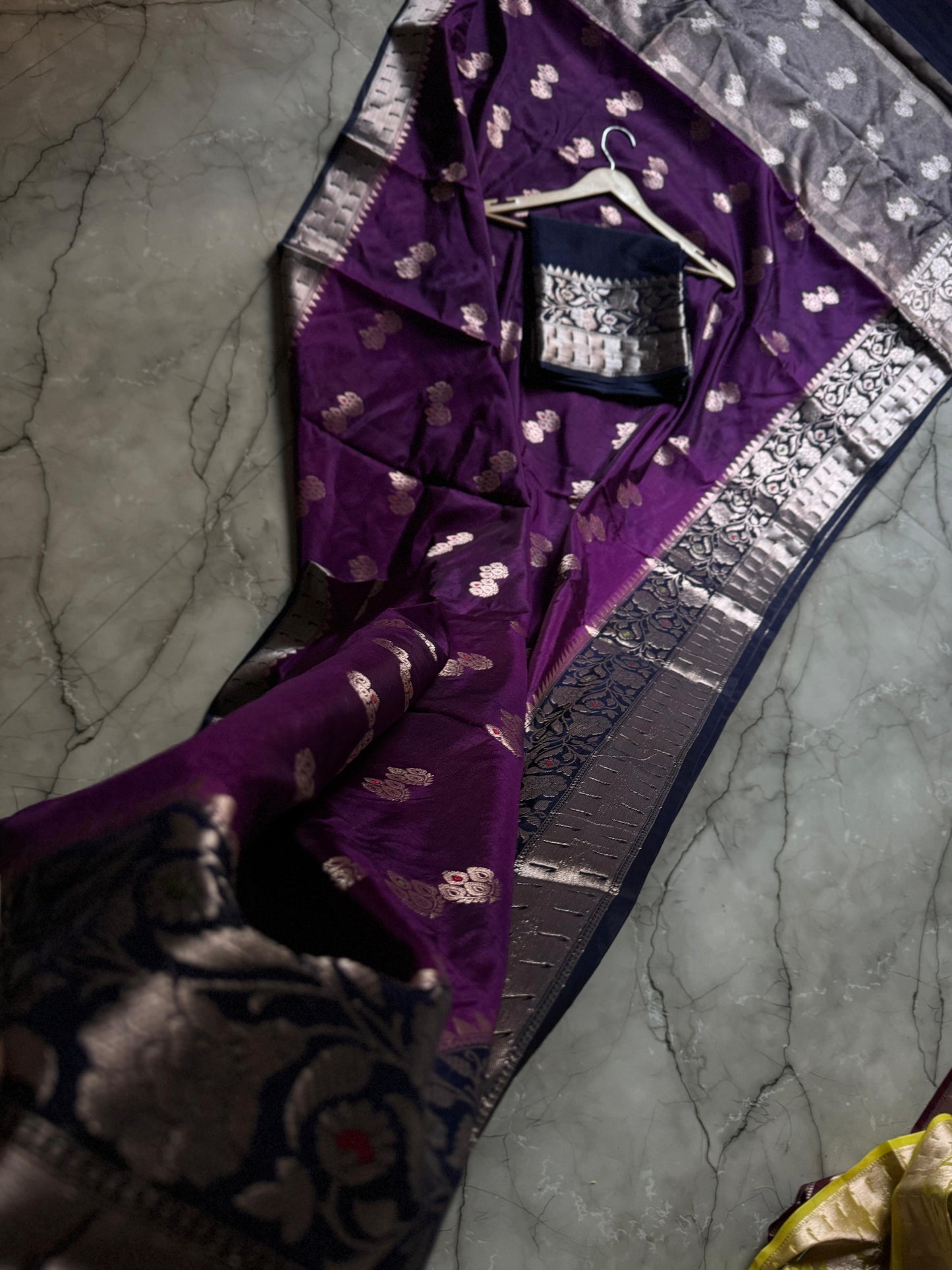 Handloom  colourful Row Mango Vintage saree