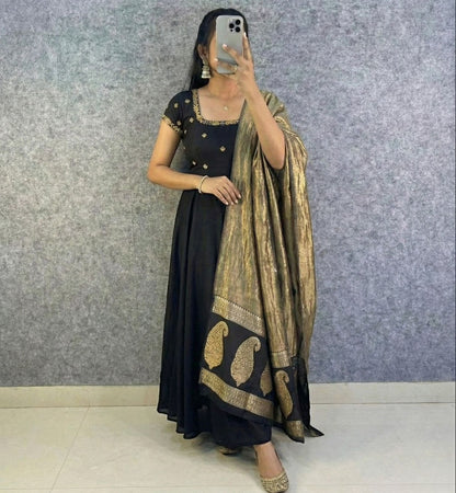 Big boss Tanuja Desginer classic gown
