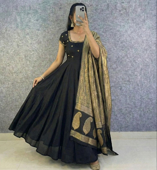 Big boss Tanuja Desginer classic gown