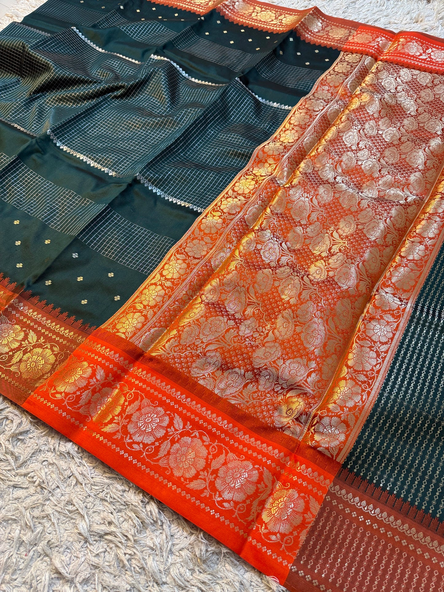 Handloom Banarasi katan soft checks booti saree