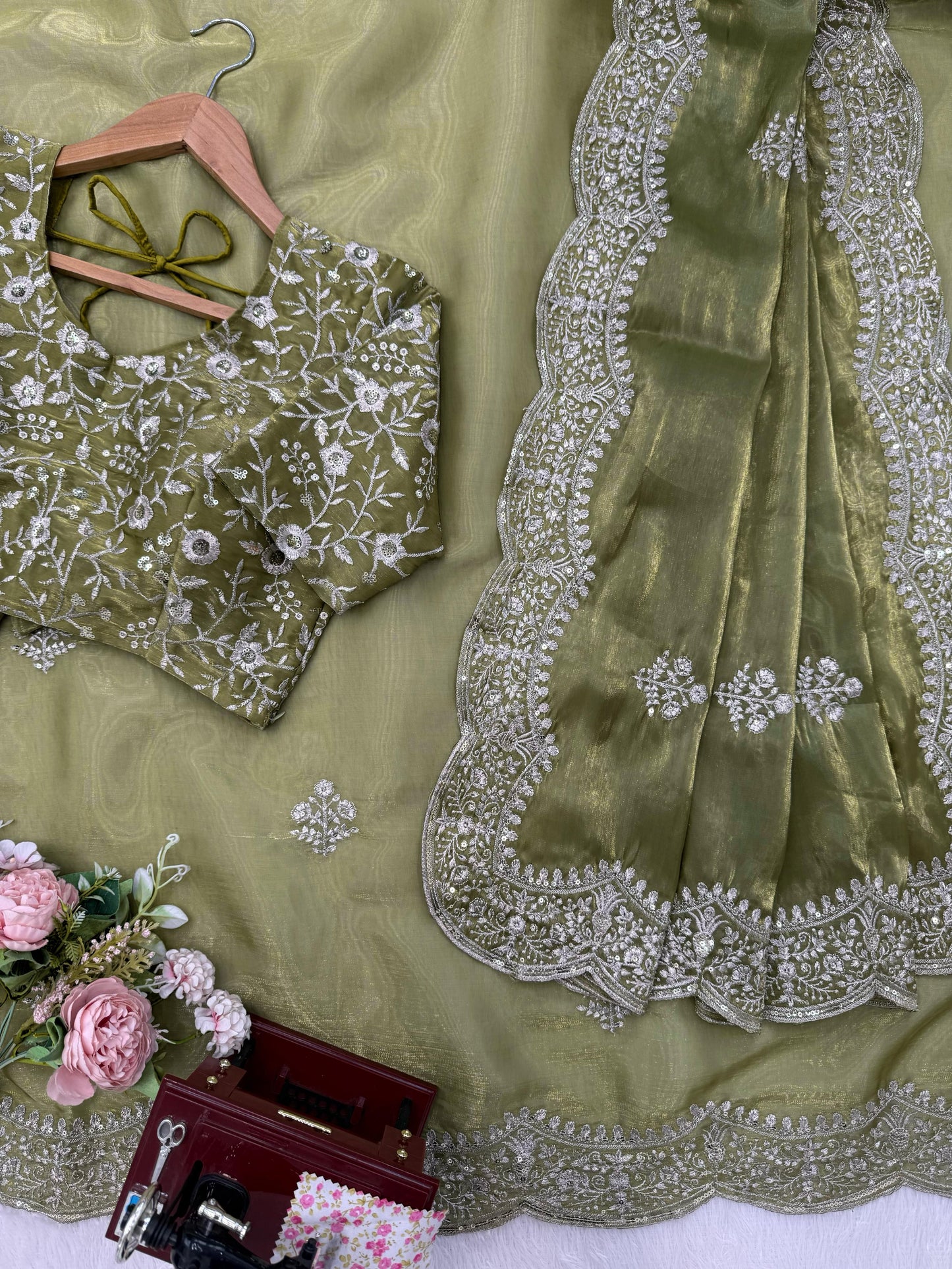 Trendy Saree Jimmy Cho sequences look.