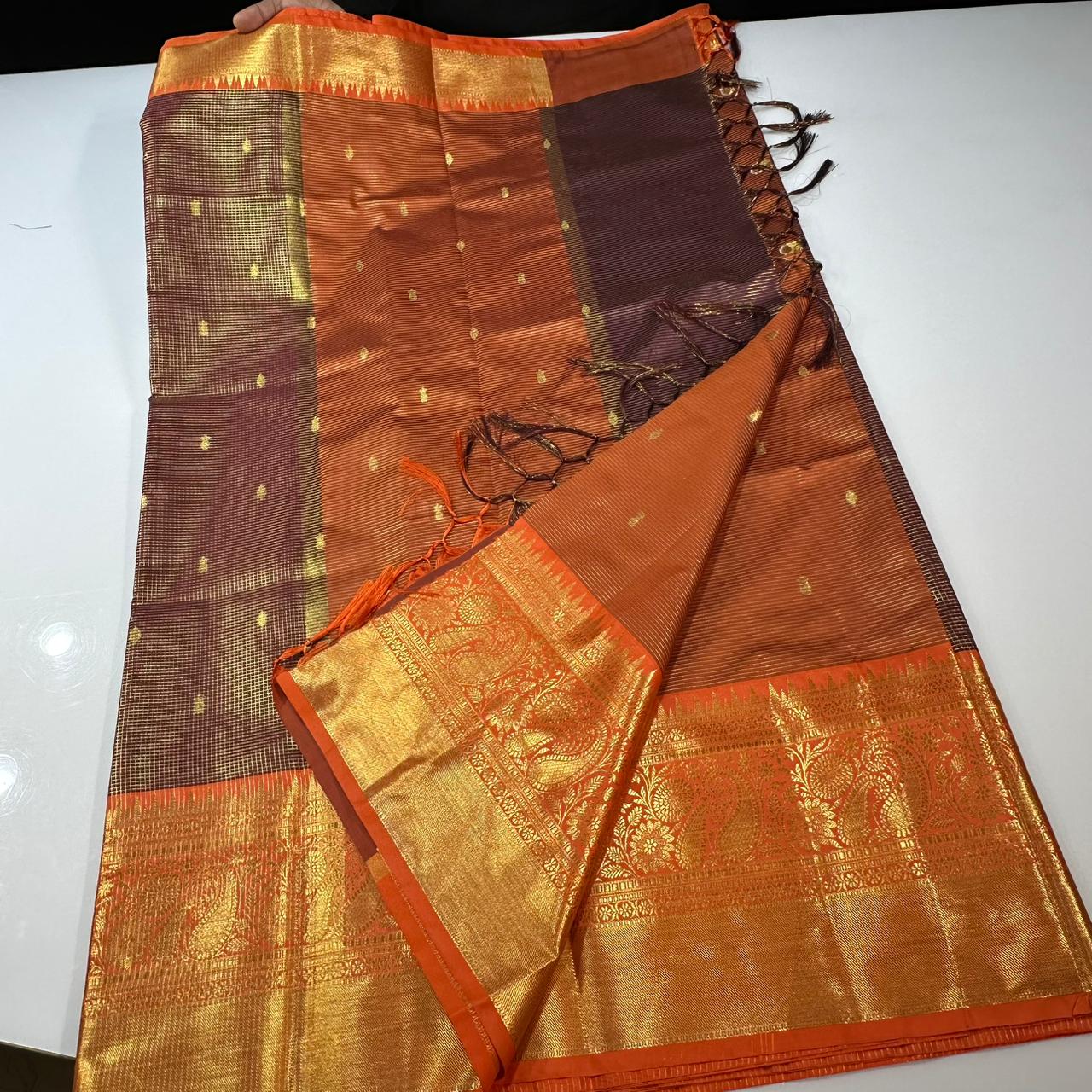 Viral vintage semi premium soft silk Gadwal saree