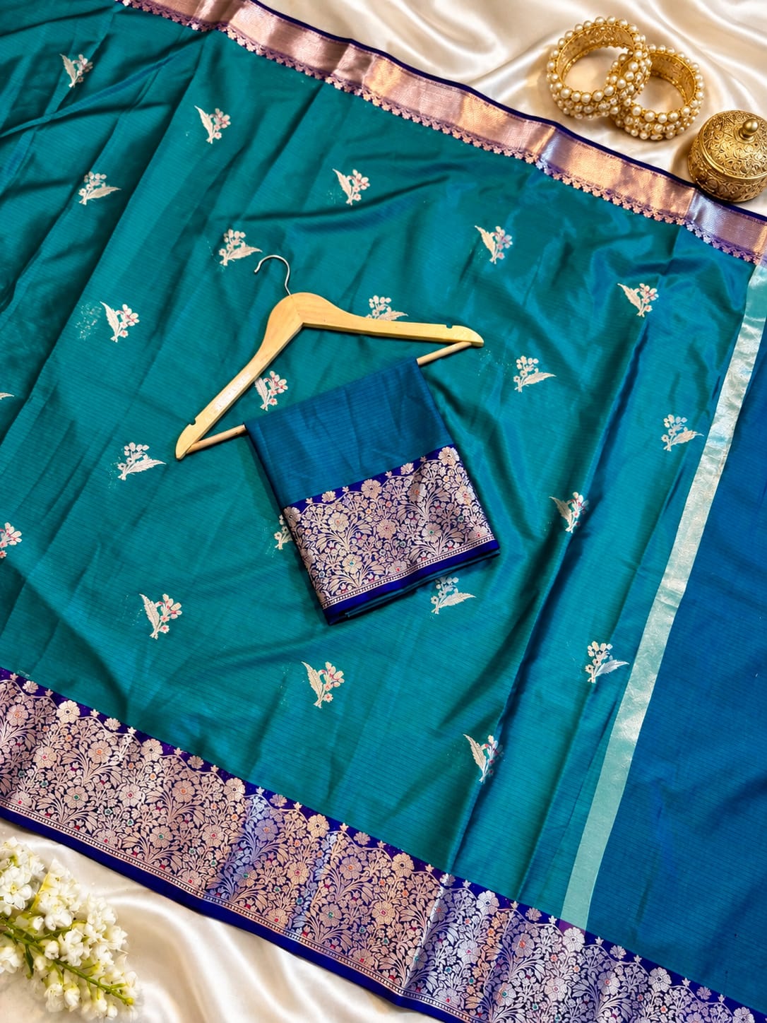 Banarasi Soft Katan Silk Saree – Contrast Pattu Border & Zari Butti