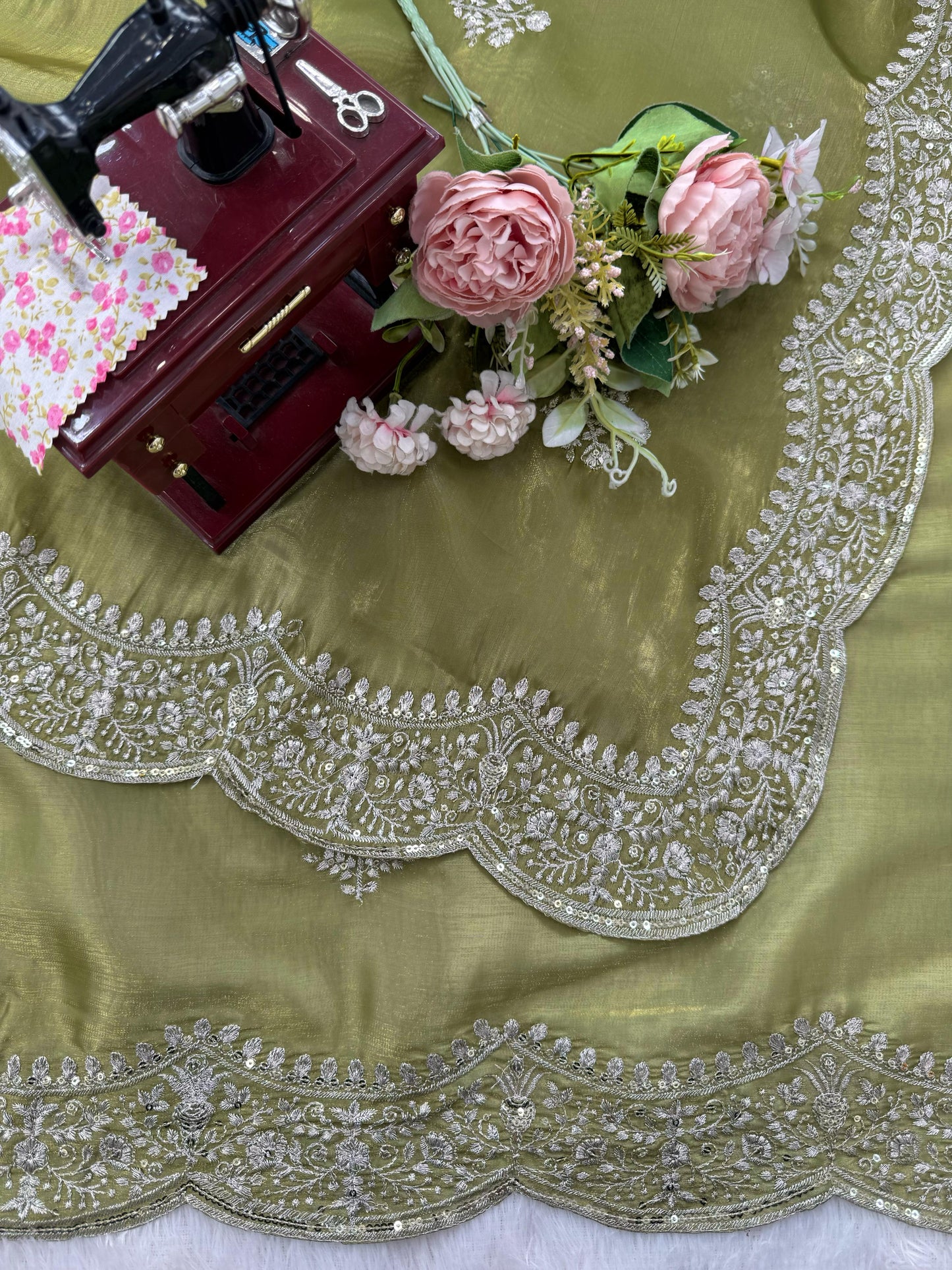 Trendy Saree Jimmy Cho sequences look.