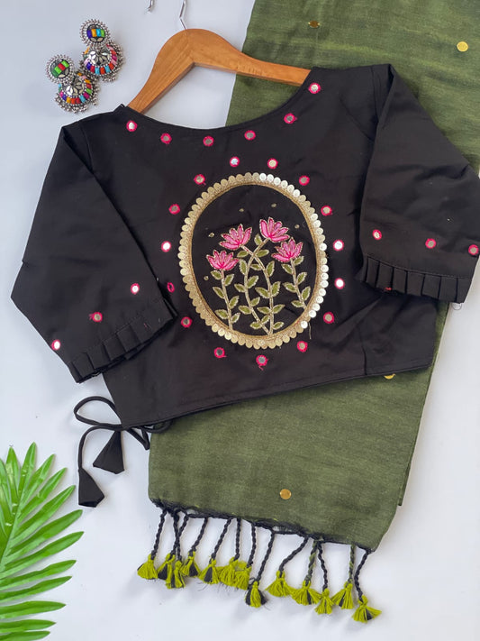 Khadi cotton with stitched Bollywood style
Blouse