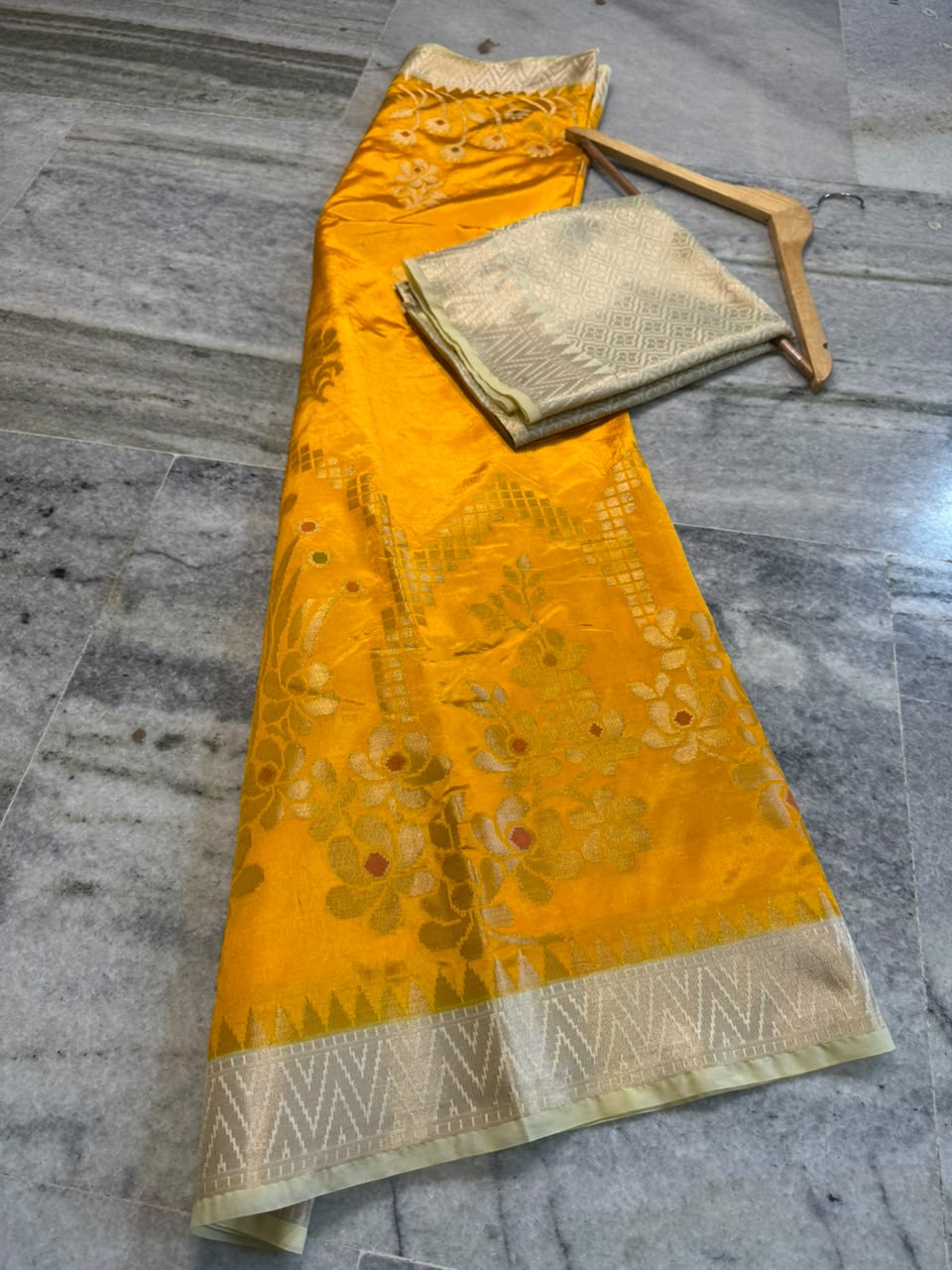 Banarasi trending dupian soft silk sarees