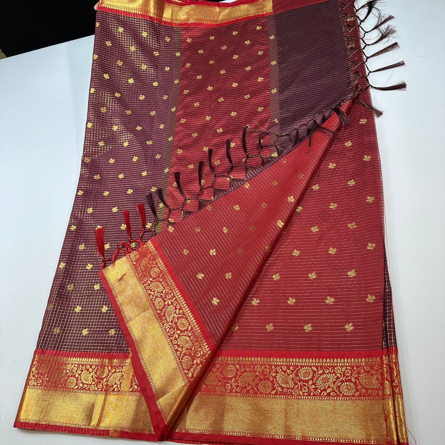 Classic Semi Vintage Saree Gadwal Checks