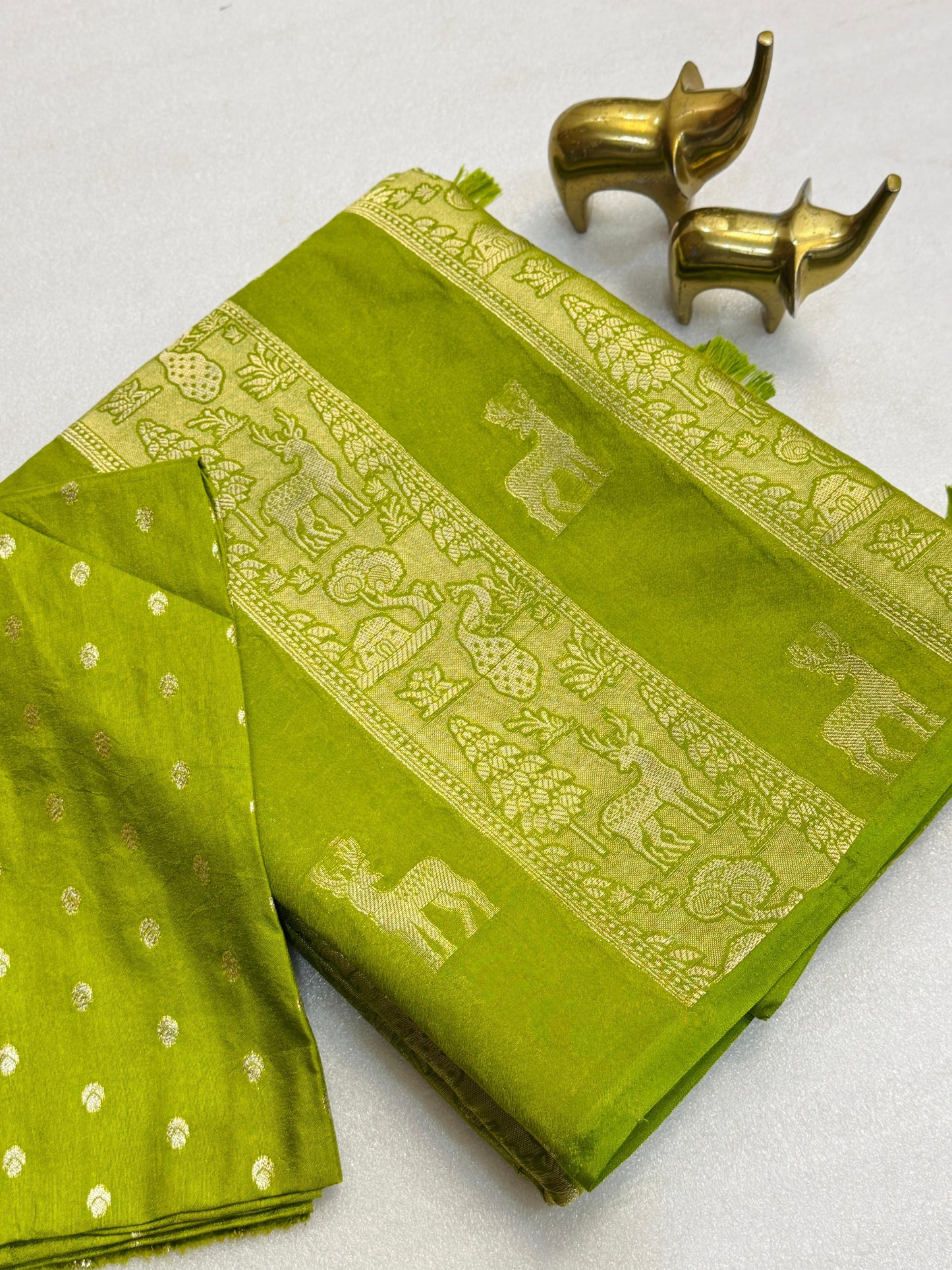 Moonga Viscose Budget  saree with weaving thread