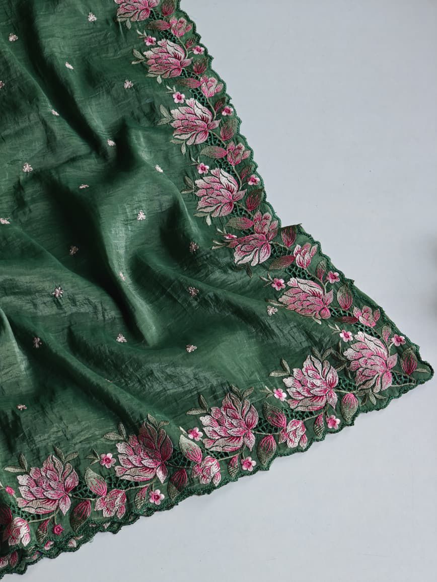 🌸 Where Luxury Meets Craftsmanship – Embroidered Crush Silk Beauty 🌸With Stitched Blouse ✨