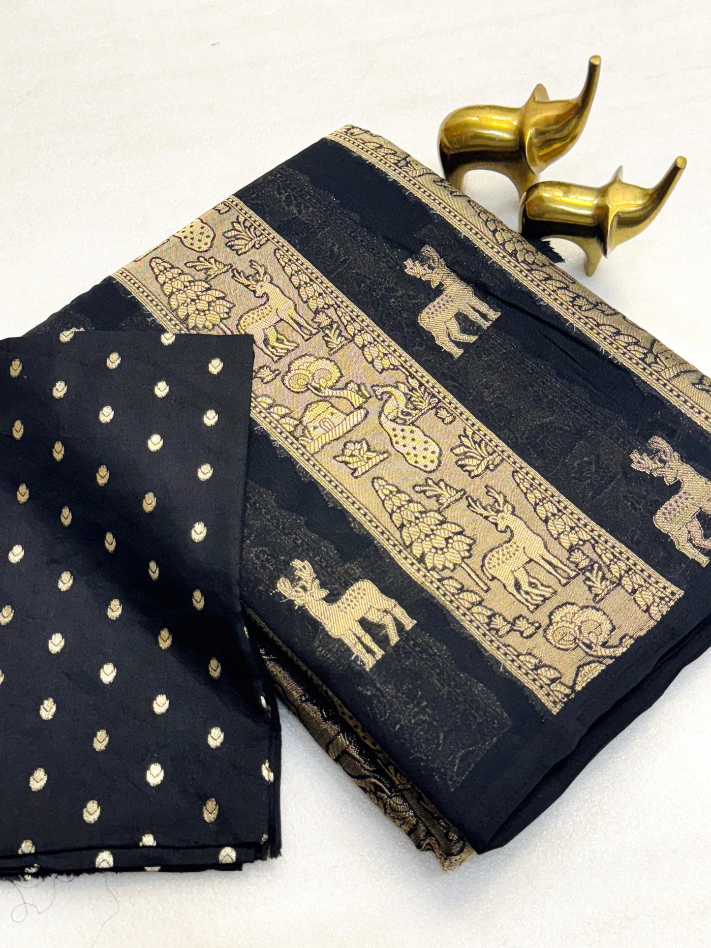 Moonga Viscose Budget  saree with weaving thread