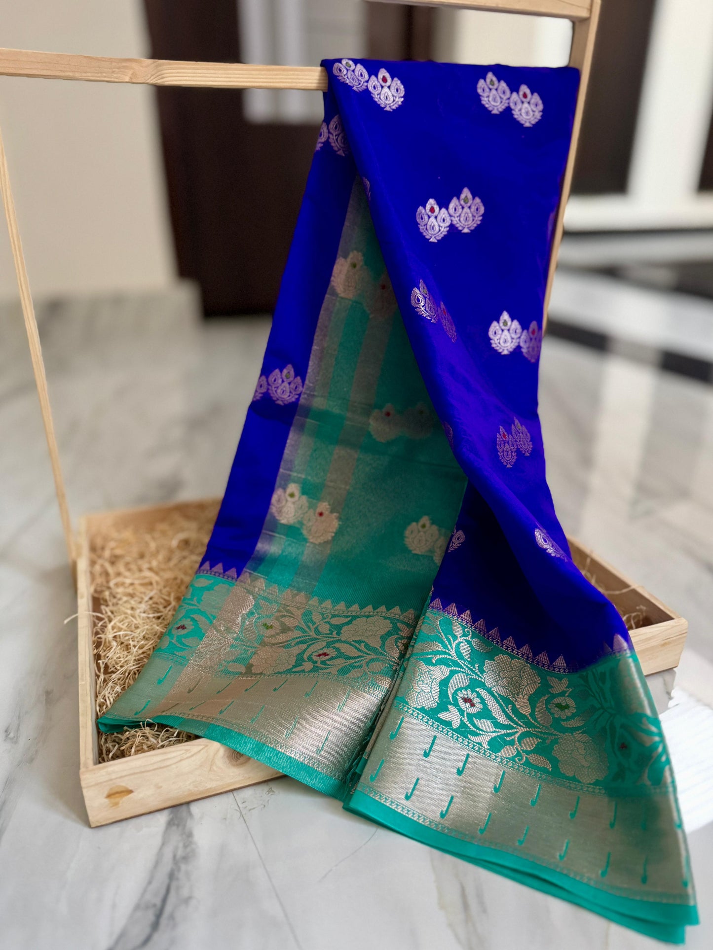 Handloom  colourful Row Mango Vintage saree