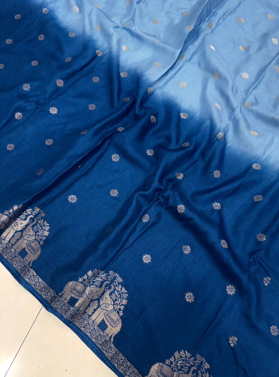 Trending 2D pure muslin shaded saree