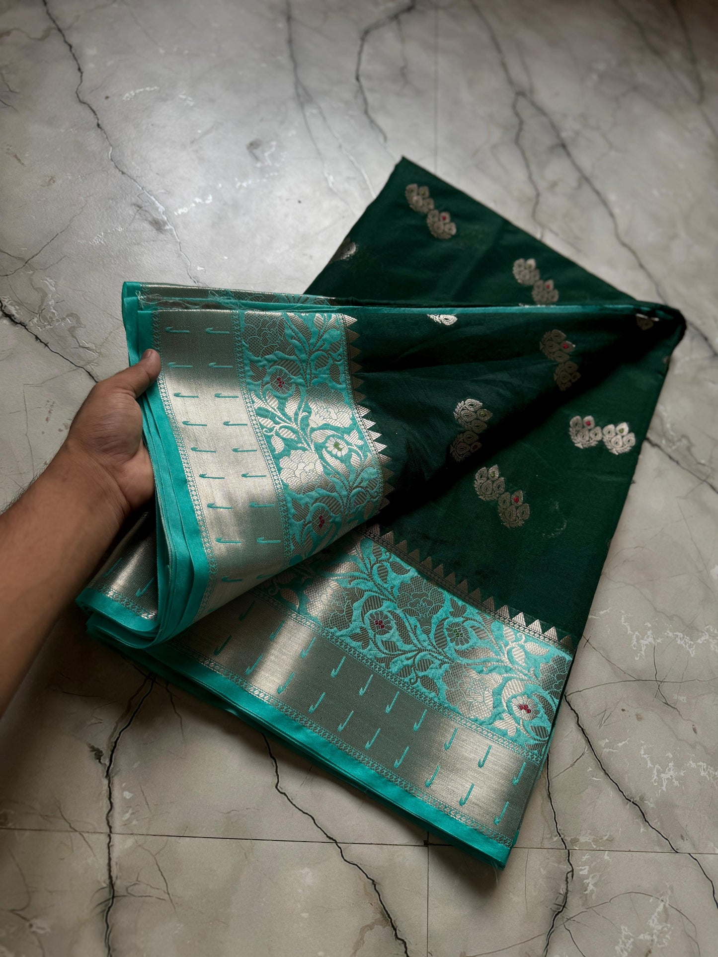 Handloom row mango premium vintage vibe festival wear saree