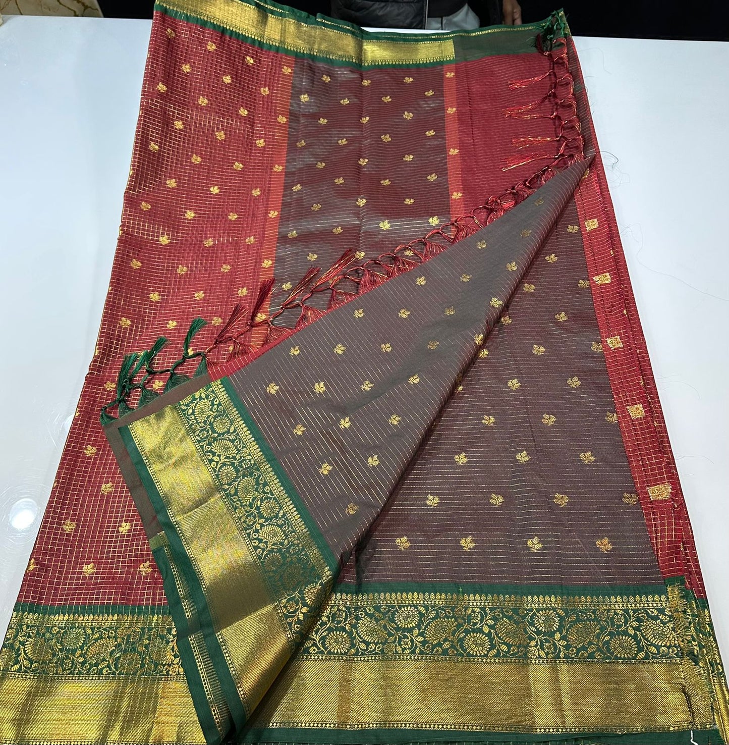 Classic Semi Vintage Saree Gadwal Checks