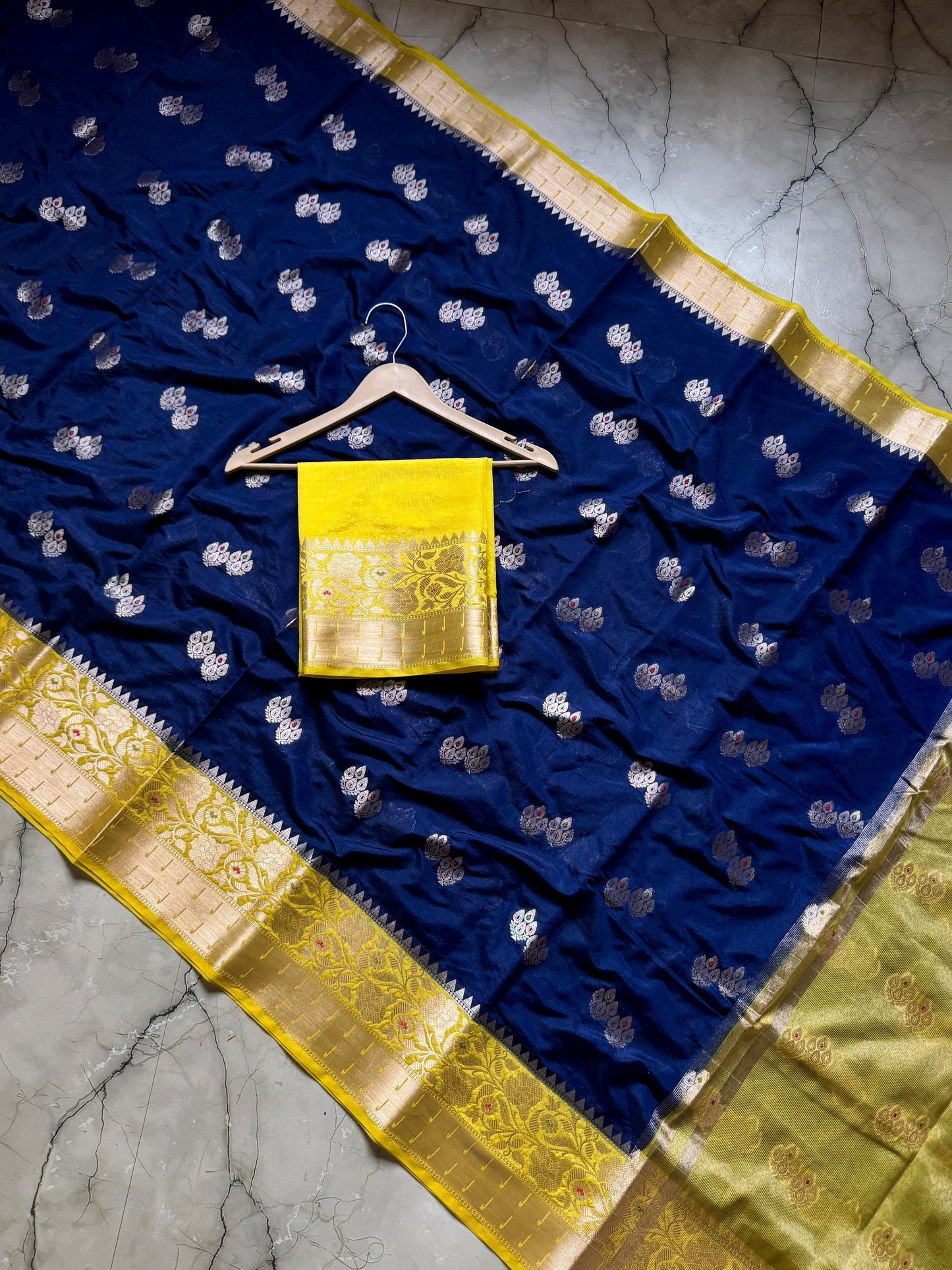 Handloom row mango premium vintage vibe festival wear saree