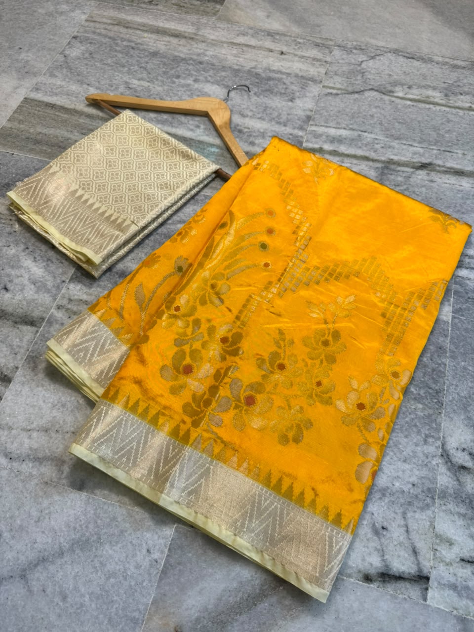 Banarasi trending dupian soft silk sarees