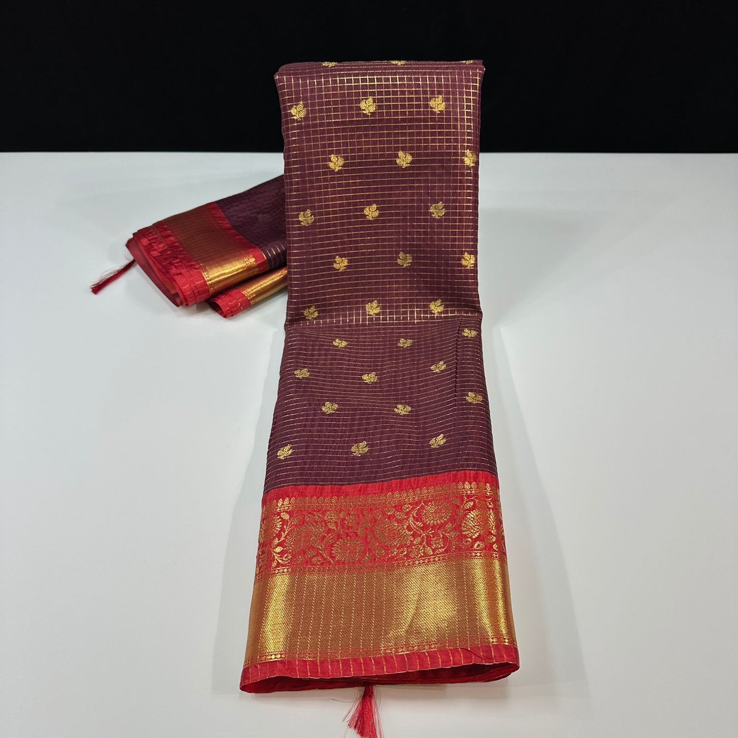 Classic Semi Vintage Saree Gadwal Checks